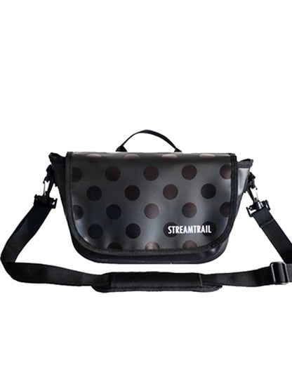 Clam Dot Shoulder Bag