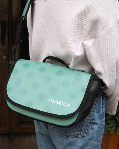 Clam Dot Shoulder Bag