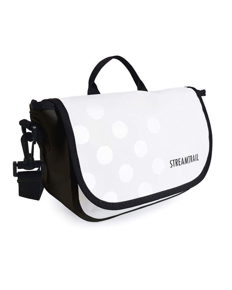 Clam Dot Shoulder Bag